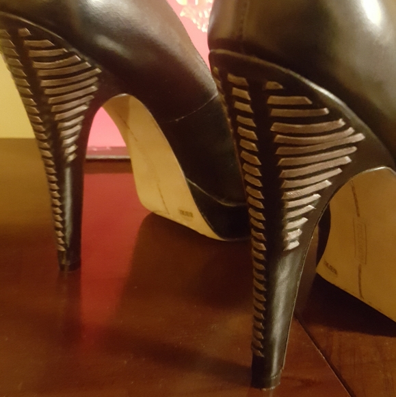 Vince Camuto elegant heels - Picture 3 of 7